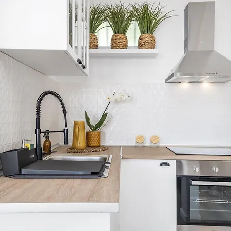 Blue House - By Wehostmadeira *