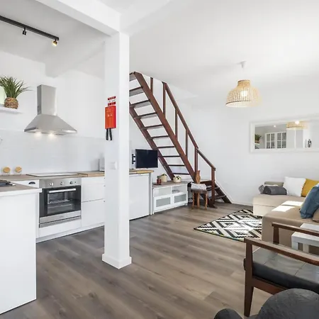 Holiday home Blue House - By Wehostmadeira *