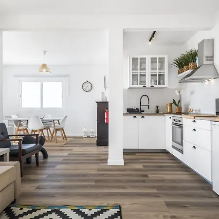 Blue House - By Wehostmadeira * Ponta do Sol (Madeira)