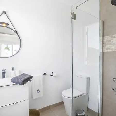 Blue House - By Wehostmadeira Holiday home